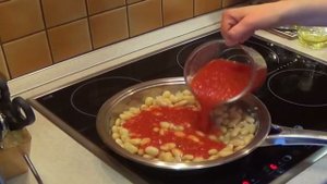 Фасоль, тушенная в томатном соусе