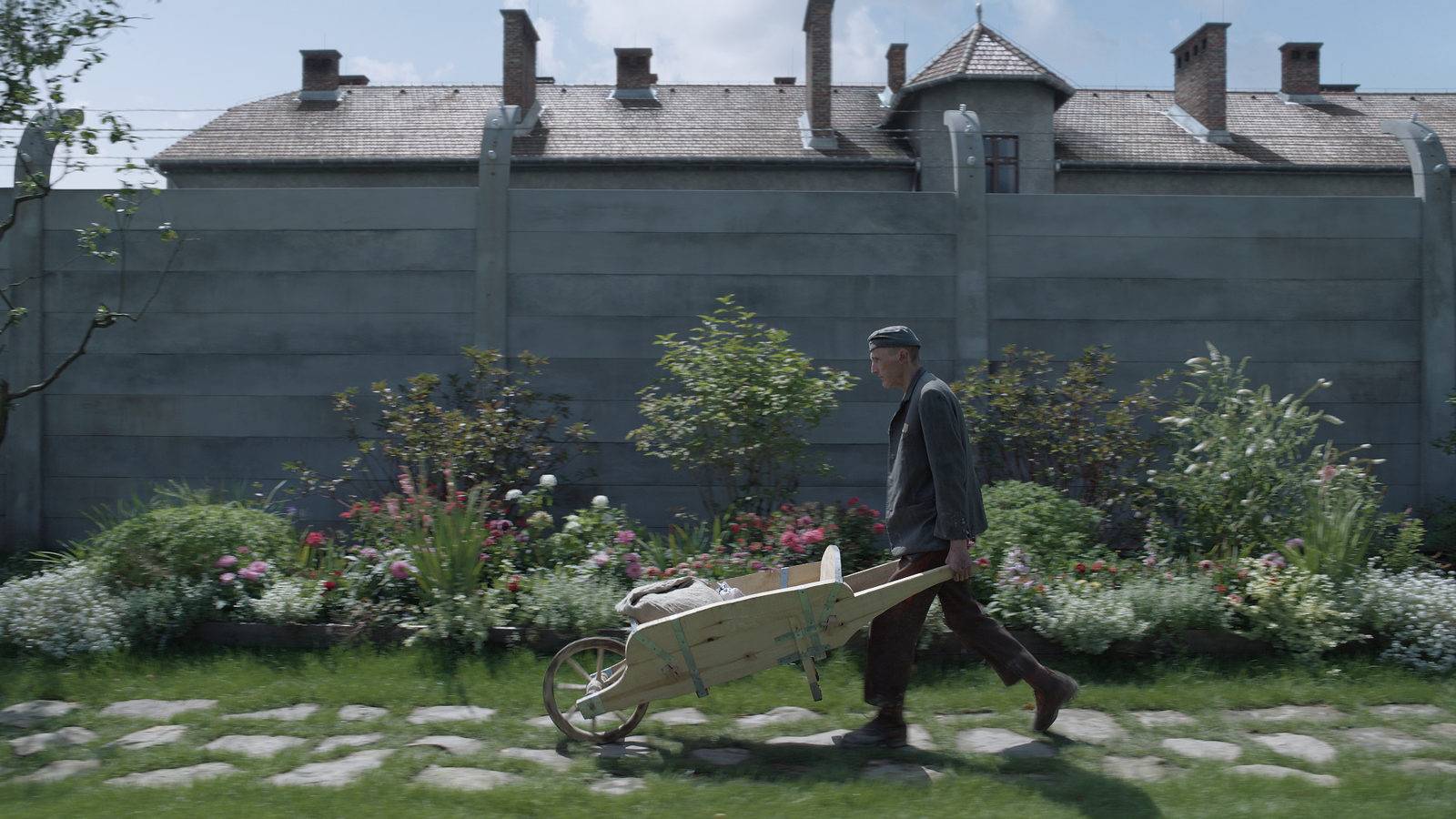 Зона интересов (2023) смотреть фильм (2023) онлайн HD