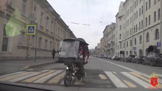 Рейд среди курьеров на электровелосипедах смотреть онлайн