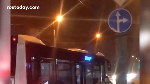 Два автобуса столкнулись в Ростове-на-Дону смотреть онлайн