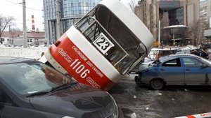 Упал трамвай на Ново - Садовой ! Интервью с очевидцами