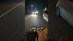 Насколько трудно с коляской ходить по вечернему Синга