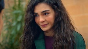 Турецкая актриса из сериала "Ветреный" (Hercai) Эбру Шахин