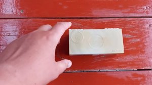 Нашел коробку времен СССР, помню такие еще со школы. Показываю, что находится внутри