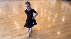 Девочка аутист танцует Медленный вальс Маргоша учитс?