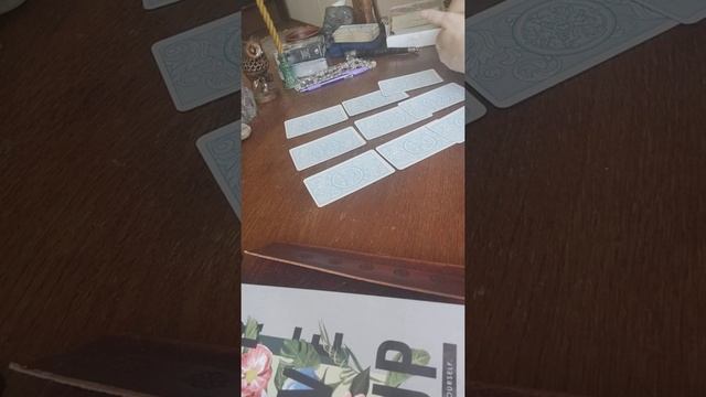Что сделать , чтоб враг сам явился - увидеть врага. Расклад на того, кто страдает от чужой зависти