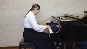 Г. Пахульский " В мечтах" исполняет Овчинникова Таисия.
Педагог Сукиашвили Нато Гурамовна