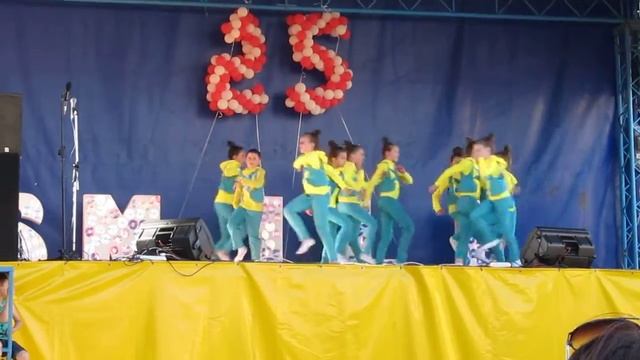 Танець SMILE - Mix-Dance.  Святковий концерт Твори добро на
