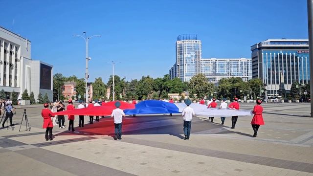 День России | Флаг страны из 20 тысяч роз | Главная площадь Краснодара