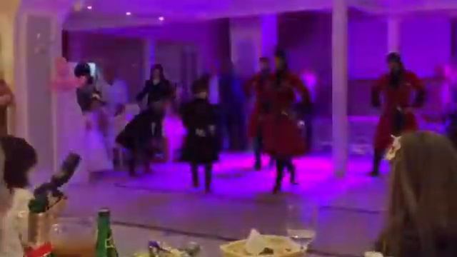 Батл-лезгинка, учителя против учеников смотреть онлайн