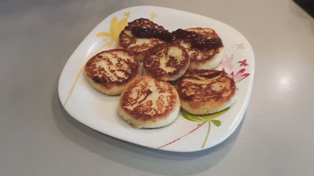 Сырники - самый простой рецепт! Проще уже нельзя! 
#БАТЯНАКУХНЕ #готовимпросто #готовимвкусно