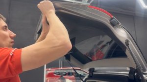 Volkswagen Passat B6 2008 унiверсал зняття обшивки багажника