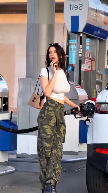 iujZypdnTac - Stunning baggy pants street style summer outfit of the day idea #fashion  #style #outf