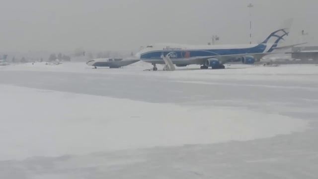 Зимний взлет A320 Ural в Кольцово - A320 winter takeoff in USSS