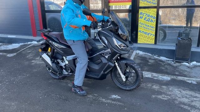 Выдача максискутера PROMAX-HONDA ADV 250 EFI в МотоЦентре X-MOTORS г.