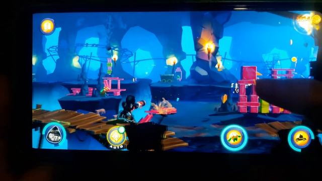Играю в игру Angry Birds Transformers. Освободил одного нового трансформера.