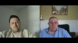Приходится второгодникам объяснять на пальцах