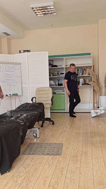 Болит бедро и хромает  2 года. Причина перелом бедра. #sjd
