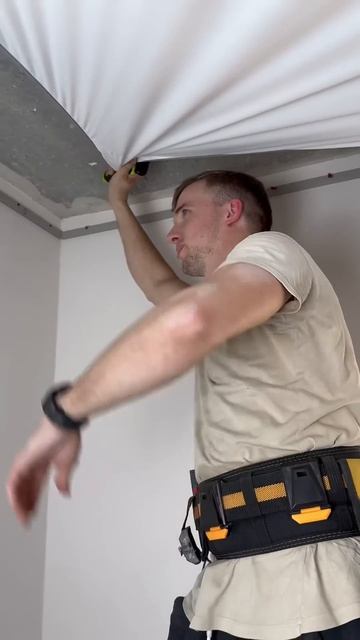 Натяжка потолка. Последний угол. Ответ хейтерам. #натя? смотреть онлайн