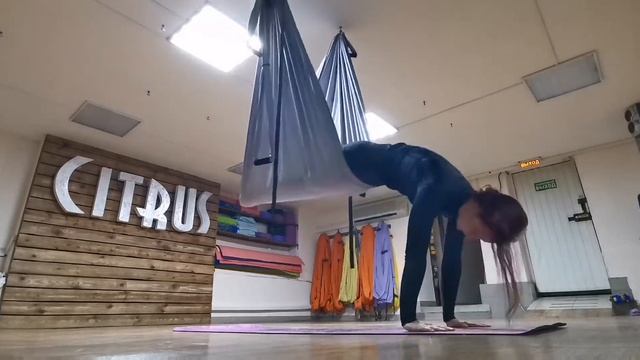 Укрепляем руки и плечи. Стойки. Йога в гамаке.