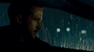 Райан Гослинг сидит грустный