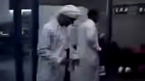 Арабы стреляют из ружья . ПРИКОЛ / The Arabs fired from a gun