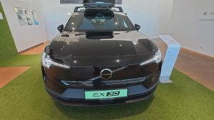 Volvo EX30  Plus 2025 обзор