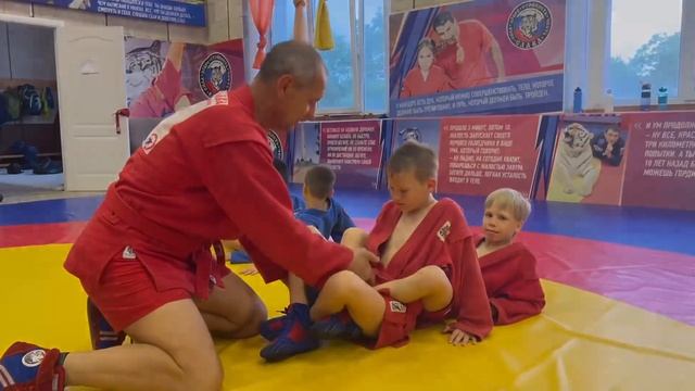 СК Самбо «Слава» тренировочный процесс старшая групп? смотреть онлайн