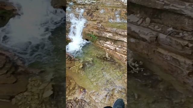 Водопады в лесу. смотреть онлайн