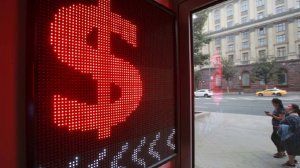 Курс доллара упал ниже 80 рублей