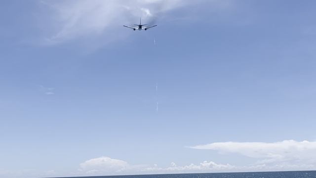 Самолёт взлетает. Пхукет, Таиланд 2025/ Plane taking off. Mai Khao Beach, Phuket, Thailand 2025 (4)