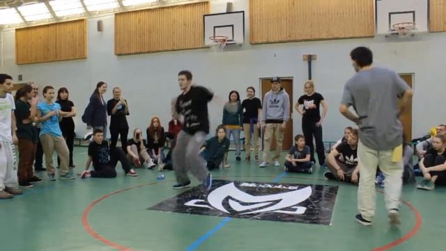 батлы (Миха Vs Карен) смотреть онлайн