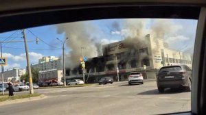 ТЦ «Пионер» горит в подмосковном Королеве. Пожар возник на втором этаже, где хранятся стройматериал