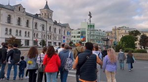 Жаркое лето, богатые девушки и прогулки в центре Москвы: роскошь и блеск столицы!