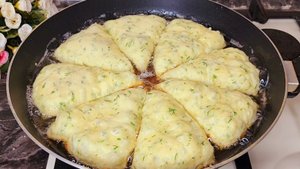 Добавьте просто Кефир. Боже как вкусно! Моя бабушка научила меня! НАУЧИЛА ВСЕХ ПОДРУГ..