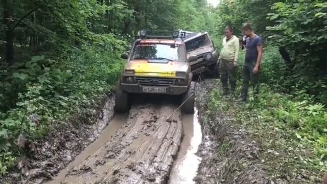 по бездорожью на авто..