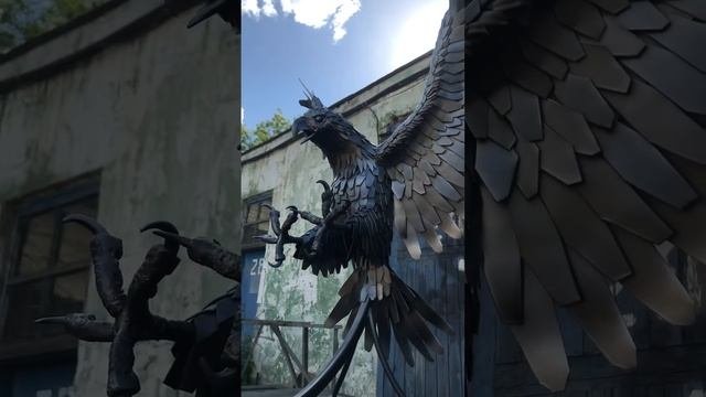 Скульптура орла из металла