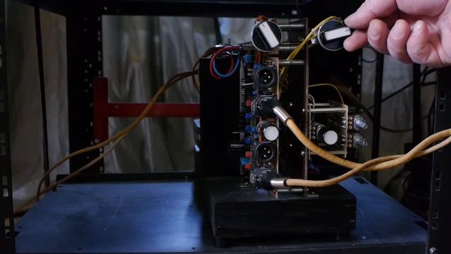 Усилитель Бас профундо глумится над стёклами смотреть онлайн