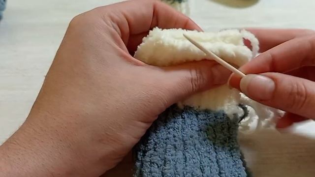 Пинетки спицами для новорождённых. #video #вязаниеспицами #вязание #пинетки