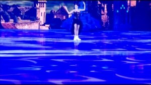 Алина Загитова в финальных сценах шоу"Лебединое озеро