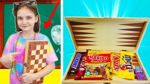 Богатая vs Бедная школьницы 🍬 Тайно пронесли сладости на урок!