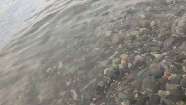 По дороге на пляж увидели красивый водопад смотреть онлайн