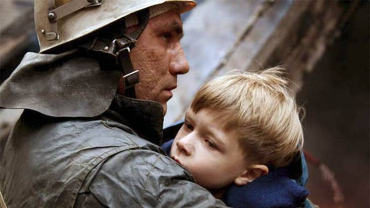 Спасание людей при пожаре - Спасение детей из горящего интерната - Санкт-Петербург смотреть онлайн