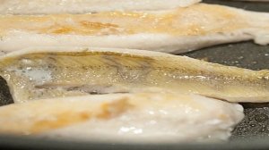 Филе белой рыбы в лимонно-масляном соусе