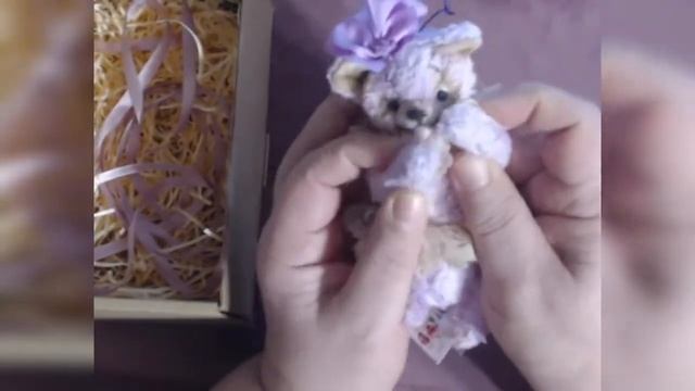 Елочнаях игрушка ищет свою елочку.