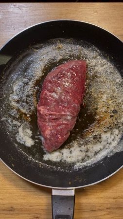 Стейк сэндвич с карамелизированным луком
