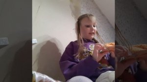 распаковываю подарки которые подарили