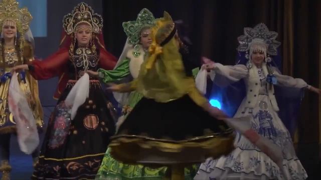 486 Студия БЛЕСТЯЩИЕ коллекция костюмов РУССКИЕ УЗОРЫ рук.Кукса К А смотреть онлайн