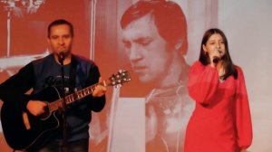 Ностальгия по Высоцкому: душевное исполнение на гитаре.