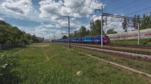 ЭП2Д-0085, ЭГЭ2Тв-046 и ЭГЭ2Тв-044 у остановочного пункта Ольгино. 25.05.2025